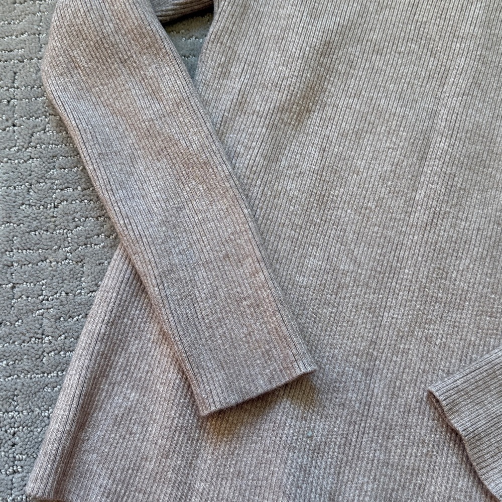 Tuckernuck Fitted Ribbed Sweater - Large - Picture 3 of 7
